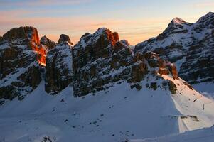 ver de el dolomitas montaña rango foto