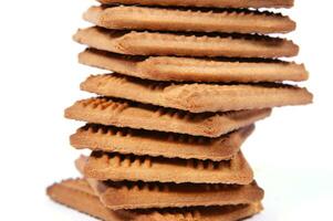 un pila de galletas en un blanco antecedentes foto