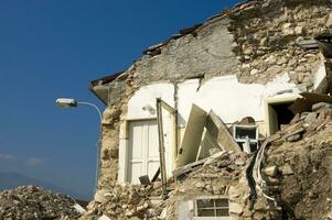 fotográfico documentación de el devastador terremoto en central Italia foto