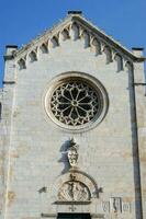 detalles de el Iglesia y campana torre de pietrasanta lucca foto