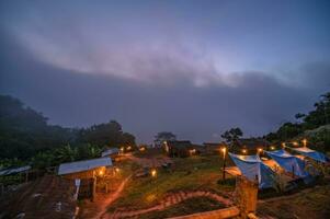 paisaje ver en temprano mañana a sapan pueblo yaya tailandia.sapan es pequeño y tranquilo pueblo en el montaña. foto