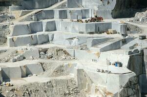 fotográfico documentación de un mármol cantera en carrara foto