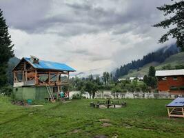 escénico ver de el natural belleza de tao culata, neelum valle, cachemir. tao extremo es famoso para sus lozano verde arboles y natural belleza. foto