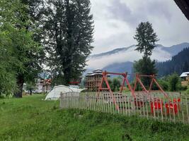 escénico ver de el natural belleza de tao culata, neelum valle, cachemir. tao extremo es famoso para sus lozano verde arboles y natural belleza. foto