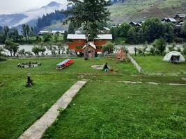 escénico ver de el natural belleza de tao culata, neelum valle, cachemir. tao extremo es famoso para sus lozano verde arboles y natural belleza. foto