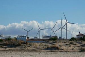 molinos de viento, limpiar energía generadores en el sur de el ibérico península foto