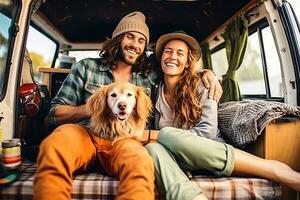 hipster Pareja y su perro disfrutando un cámping aventuras en un mini camioneta aventura, cámping en el genial al aire libre, creando perdurable recuerdos. generativo ai foto