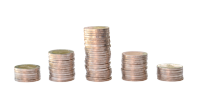 zilver munten in gescheiden stapels geïsoleerd met knipsel pad in PNG het dossier formaat. geld groei concept in investering en besparing geld