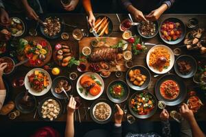 parte superior ver de grupo de personas teniendo cena juntos mientras sentado a de madera mesa, desayuno tardío elección multitud comida comida opciones comiendo concepto, parte superior vista, ai generado foto