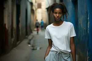 africano niña blanco camiseta a calle. generar ai foto