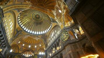 Peru Istambul 12 pode 2023. interior do hagia Sofia mesquita. video