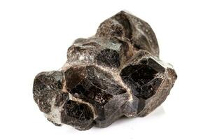 macro mineral Roca granate, en un blanco antecedentes foto