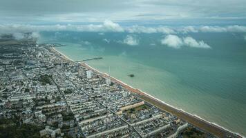 Brighton playa en un nublado día, Brighton y hove, este sussex, Reino Unido foto