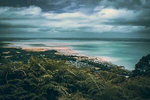 tranquilo Mañana playa en llanfairfechan, norte Gales, cimru, Reino Unido foto