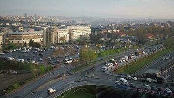 tacchino Istanbul 12 gennaio 2023, traffico nel un' alto lontano nel Istanbul video