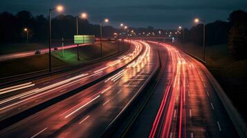 coche ligero caminos en el autopista a noche. resplandor luces en la carretera foto