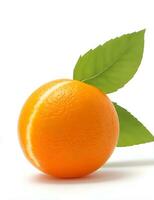 maduro naranja aislado con hoja en un blanco antecedentes recorte camino por ai generado. foto