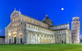 plaza del duomo o dei miracoli o catedral cuadrado de milagros, pisa, Italia foto