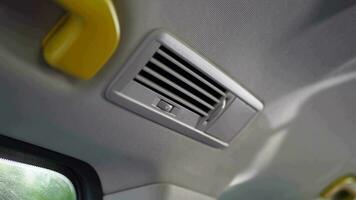panel de rejilla del aire acondicionado del coche, video