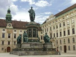 Monumento a emperador franz i, interno Burghof en el Hofburg imperial palacio. Viena, Austria. foto