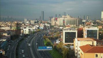 Truthahn Istanbul 12 Januar 2023, der Verkehr im ein hoch Weg im Istanbul video