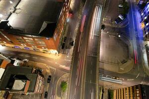 aéreo ver de iluminado céntrico edificios, carreteras y central lutón ciudad de Inglaterra Reino Unido a comenzando de claro clima noche de septiembre 5to, 2023 foto