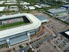 aéreo ver de moderno fútbol americano estadio mk don a milton Keynes ciudad de Inglaterra unido Reino, el imágenes estaba capturado en agosto 21, 2023 durante brillante soleado día con drones cámara foto