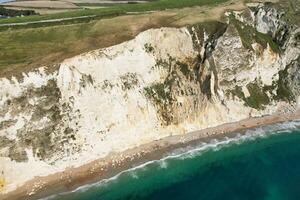 más hermosa ver de británico paisaje y mar ver de durdle puerta playa de Inglaterra genial Bretaña, Reino Unido. imagen estaba capturado con drones cámara en septiembre 9, 2023 foto