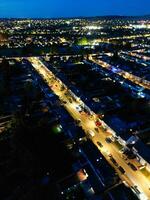 aéreo ver de iluminado residencial distrito de lutón ciudad de Inglaterra foto