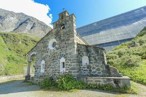 capilla san-jean a el grande dixencia presa, Valais, Suiza foto