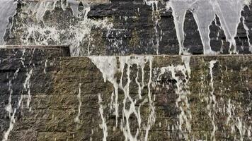 klein Wasserfall von Stein Schritte video