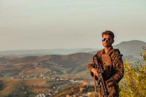 soldado retrato en puesta de sol local héroe urbano leyenda auténtico foto