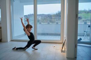 girl online education ballet class at home photo