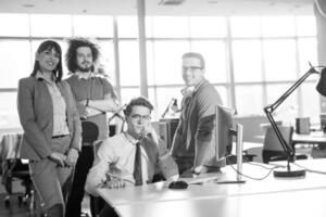 retrato de un equipo de negocios en una reunión foto