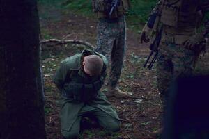 soldado en un misión foto