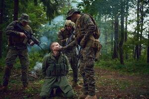 soldado en un misión foto