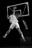 jugador de baloncesto en acción foto