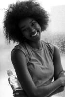 retrato, de, joven, mujer afro americana, en, gimnasio foto