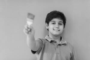 retrato de un joven pintor feliz foto