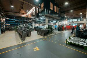 fábrica industrial moderna para equipos y máquinas de ingeniería mecánica fabricación de una sala de producción foto