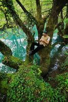 hombre relajante al aire libre foto