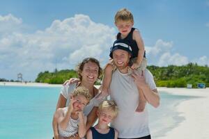 familia feliz de vacaciones foto