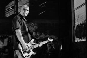 guitarrista de música al aire libre foto