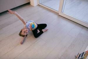 girl online education ballet class at home photo