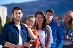 grupo de estudiantes felices foto