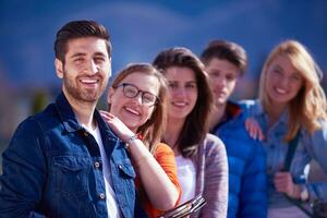 grupo de estudiantes felices foto