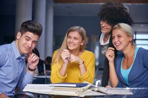 grupo de estudiantes de estudio foto