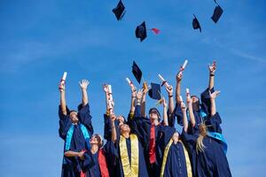 estudiantes graduados de secundaria foto