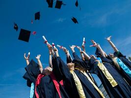 estudiantes graduados de secundaria foto