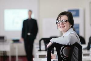 grupo de personas de negocios en seminario foto